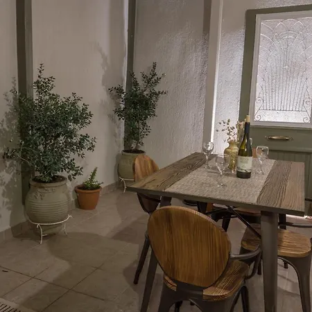 V. P. Place. Lägenhet