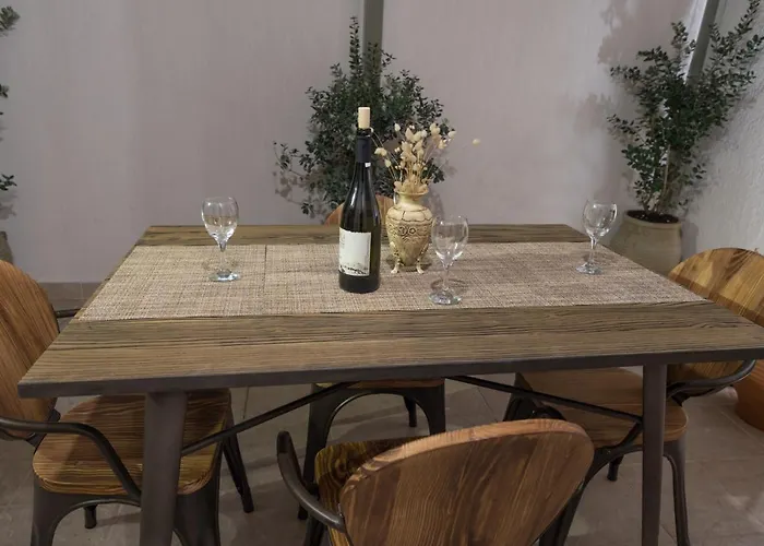 V. P. Place. Διαμέρισμα