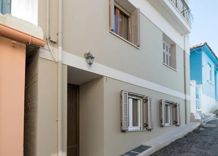 V. P. Place. 阿尔戈斯托利翁