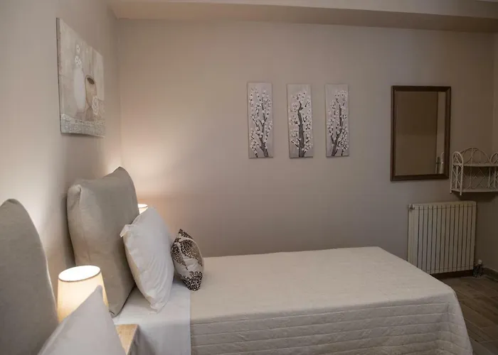 公寓 V. P. Place. *